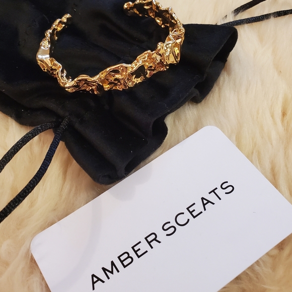 Amber Sceats Emery Cuff - Hammered gold Bracelet - Picture 6 of 14